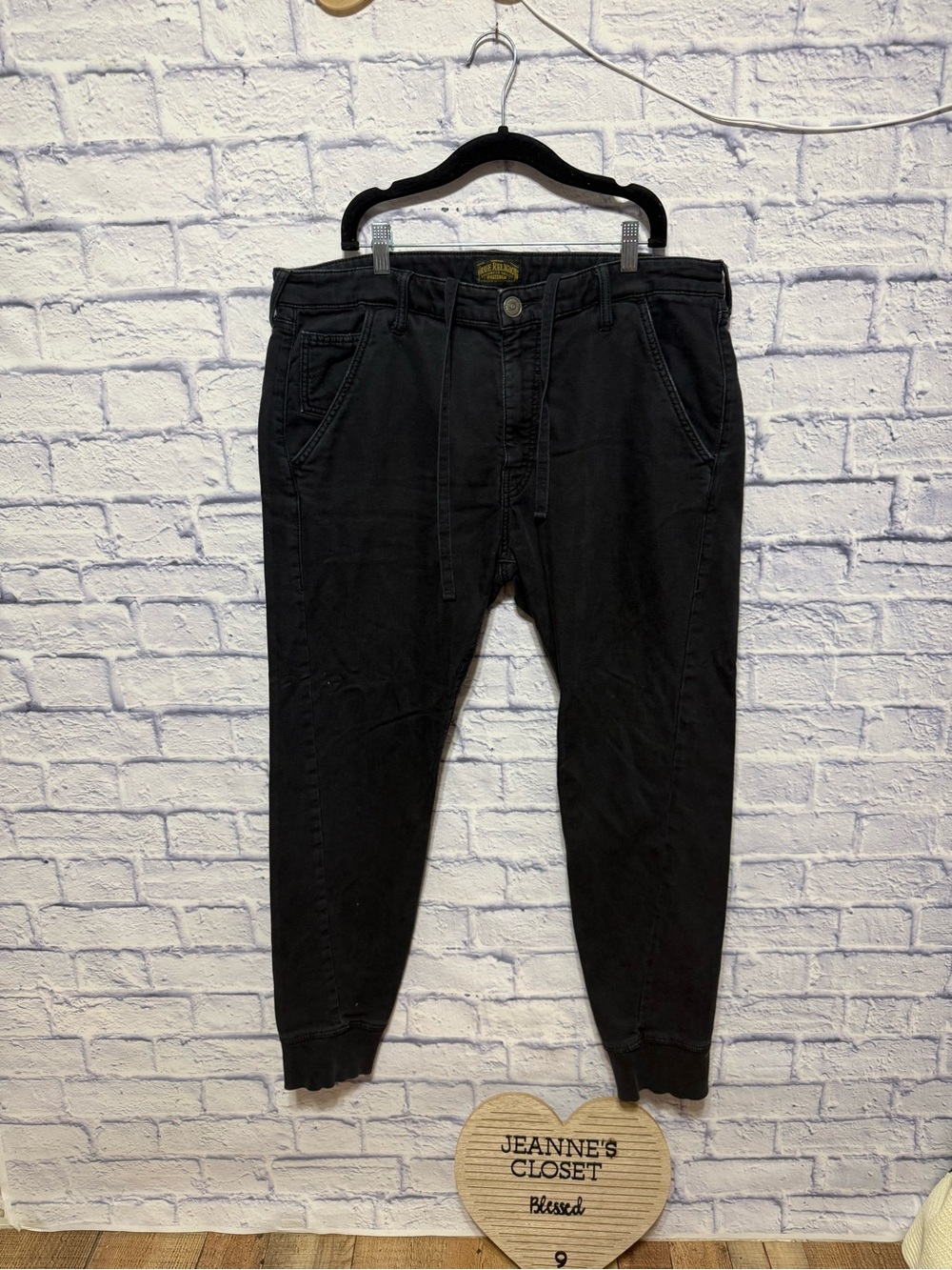 True Religion Runner Relaxed Mens 36 Black Joggers Drawstring 
Pre owned good co